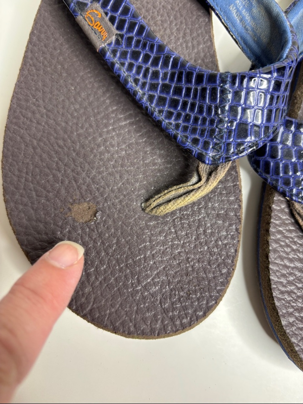 Savvy size 10 Women's Blue Croc-Texture Flip Flop Sandals - Picture 9 of 9